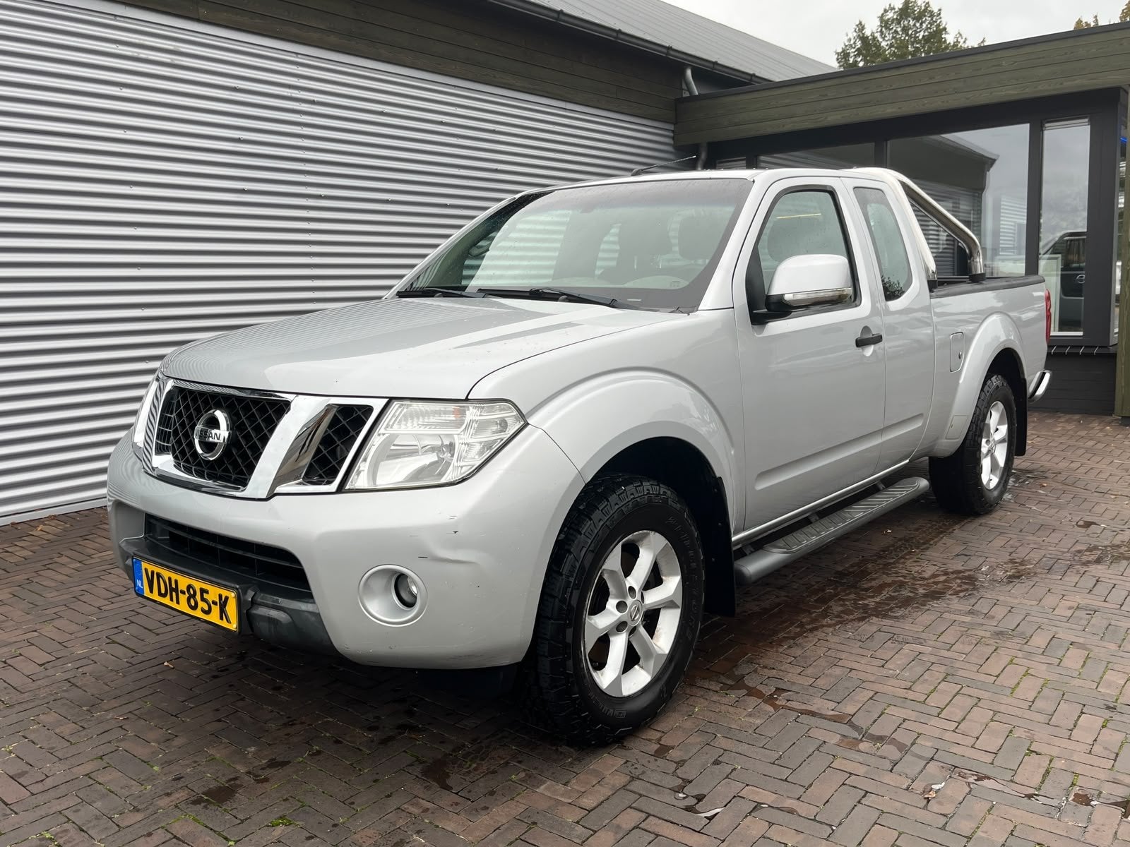 Nissan Navara 4x4 2.5 dCi LE King Cab motor schade, Auto's, Euro 5, Stof, Gebruikt, Bedrijf