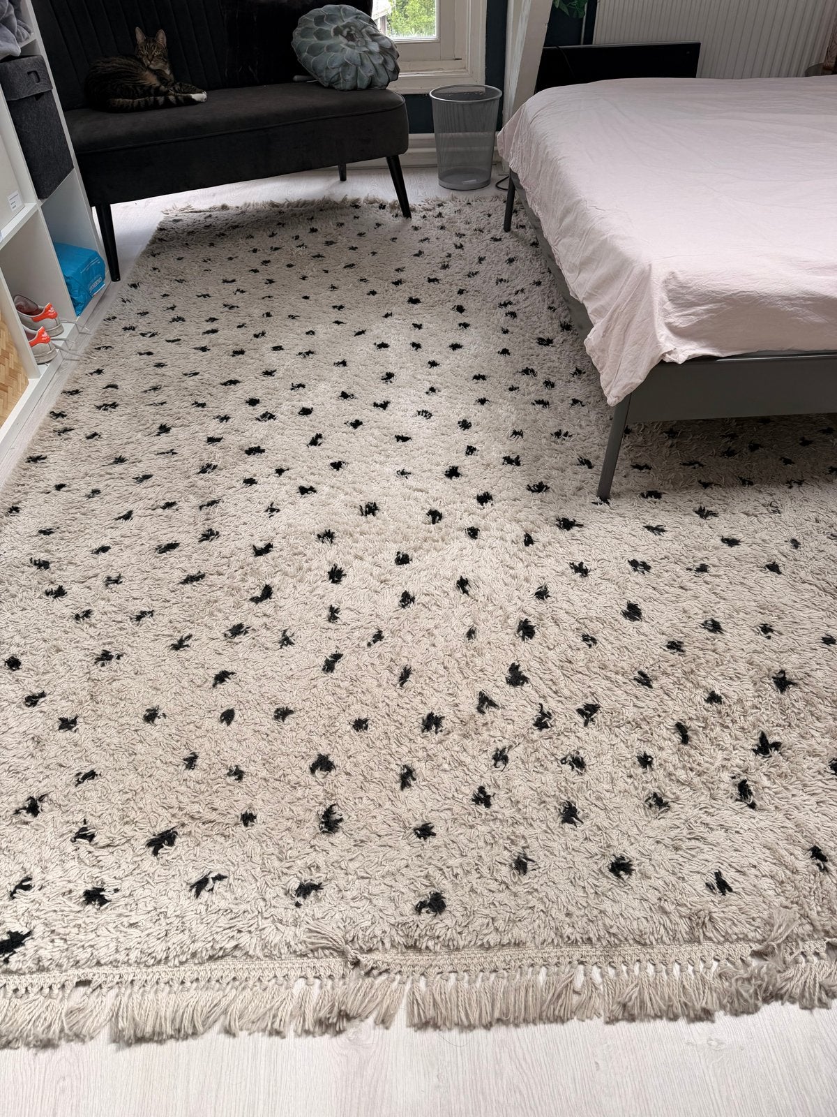Vloerkleed met stippen 200x290 cm, Huis en Inrichting, Stoffering | Tapijten en Kleden, Ophalen, Gebruikt, Beige, 200 cm of meer