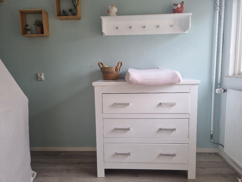 Witte commode, kledingkast en plankje, Kinderen en Baby's, Kinderkamer | Commodes en Kasten, Ophalen, Gebruikt, 50 tot 70 cm, 75 tot 100 cm