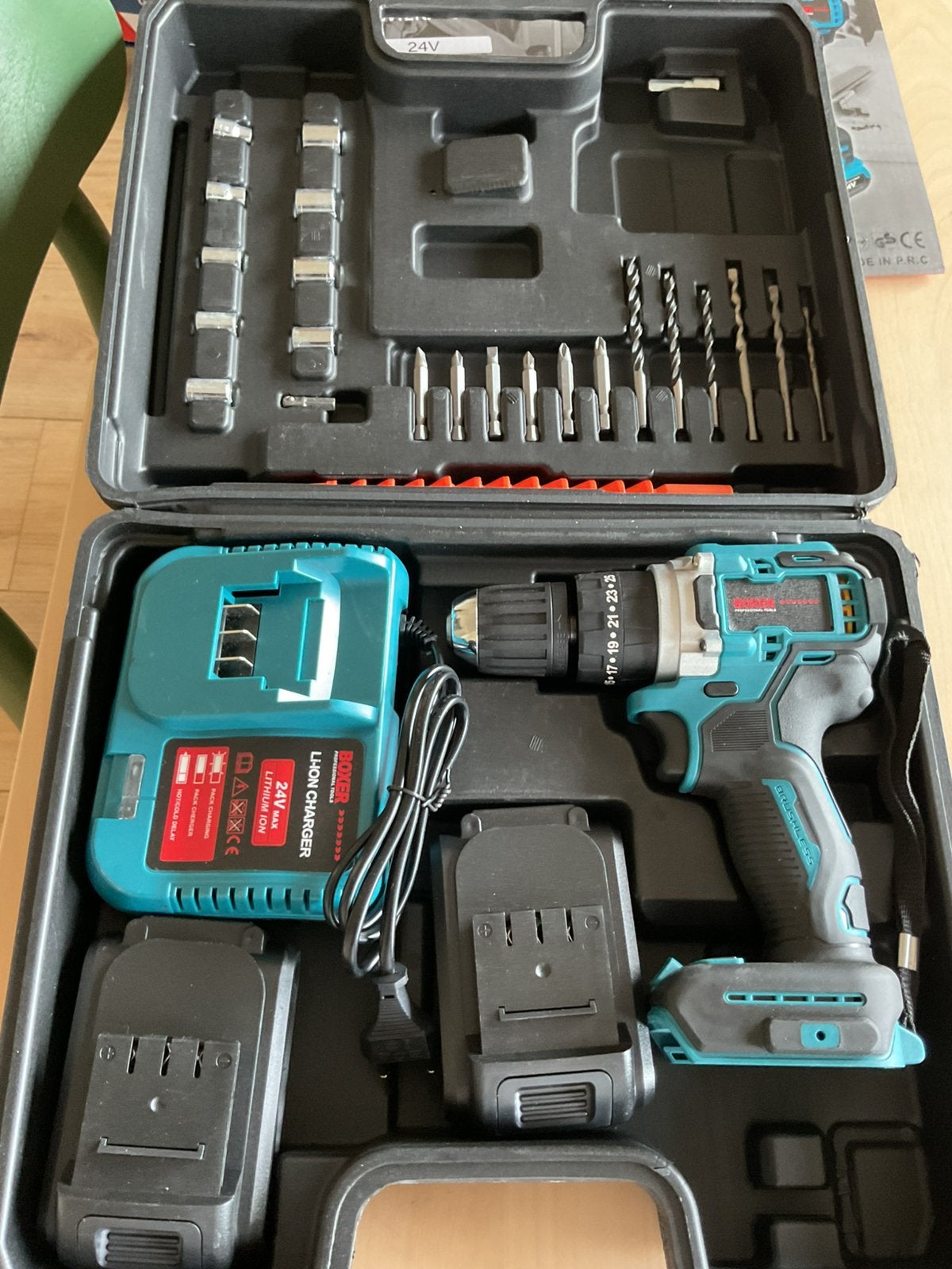 24 v Boor/schroefmachine met hamerfunctie en 2 accu,s, Ophalen of Verzenden, Nieuw, Boor- en Schroefmachine