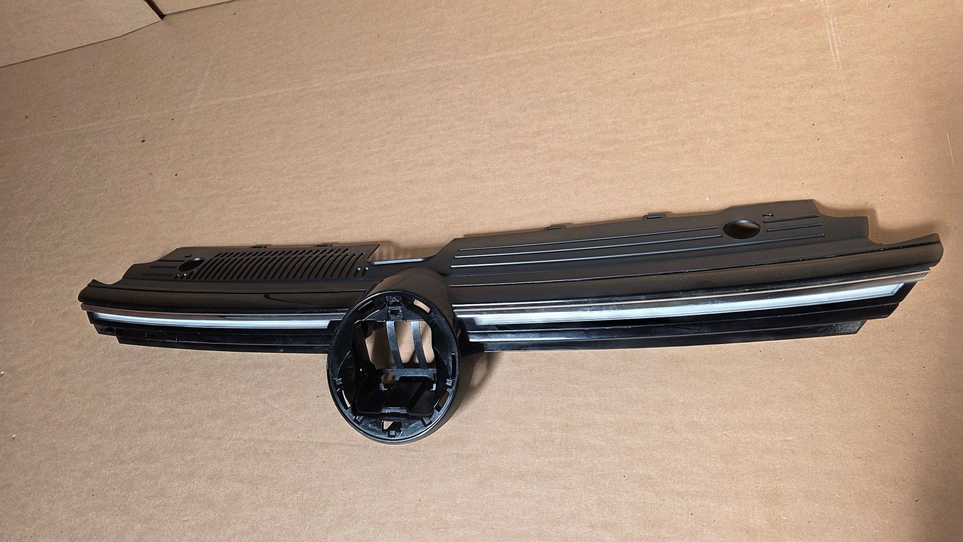 Grill VOLKSWAGEN VW Golf 8 VIII R-LINE LED 5H0853653 Grille, Auto-onderdelen, Gebruikt, -, Ophalen of Verzenden, -