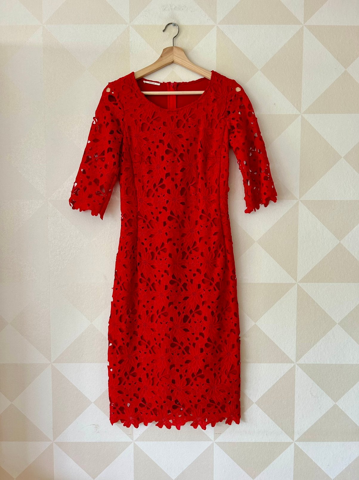 Vanilia midi kokerjurk kant bloem rood S/36 zgan, Ophalen of Verzenden, Zo goed als nieuw, Maat 36 (S), Rood