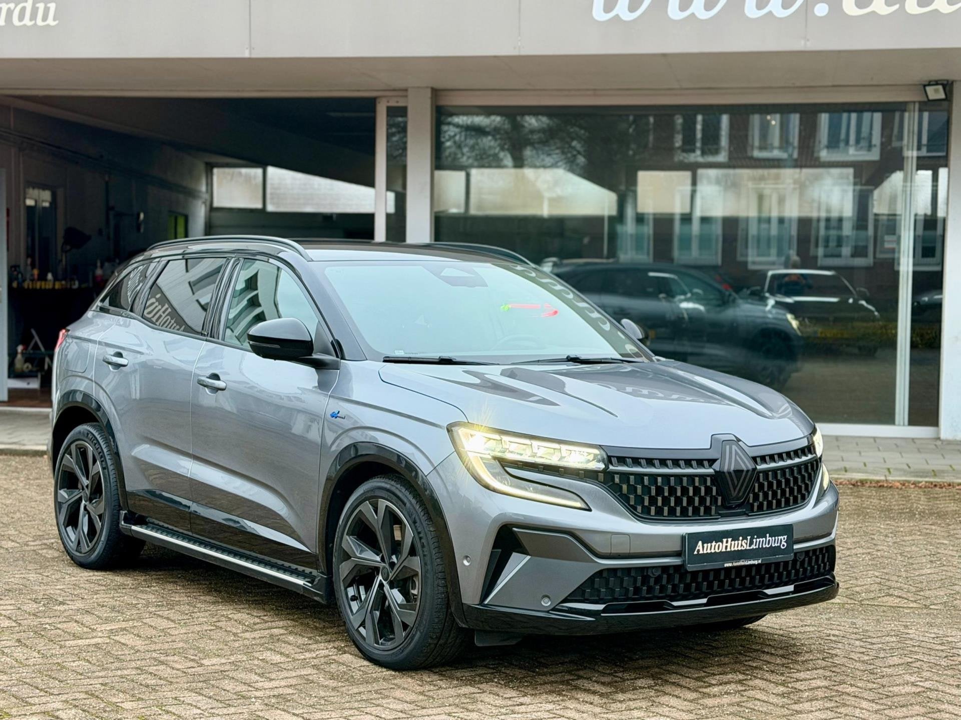 Renault Austral 1.2 E-Tech full hybrid 200 iconic esprit Alp, Auto's, Dealer onderhouden, Gebruikt, Zwart, 1199 cc