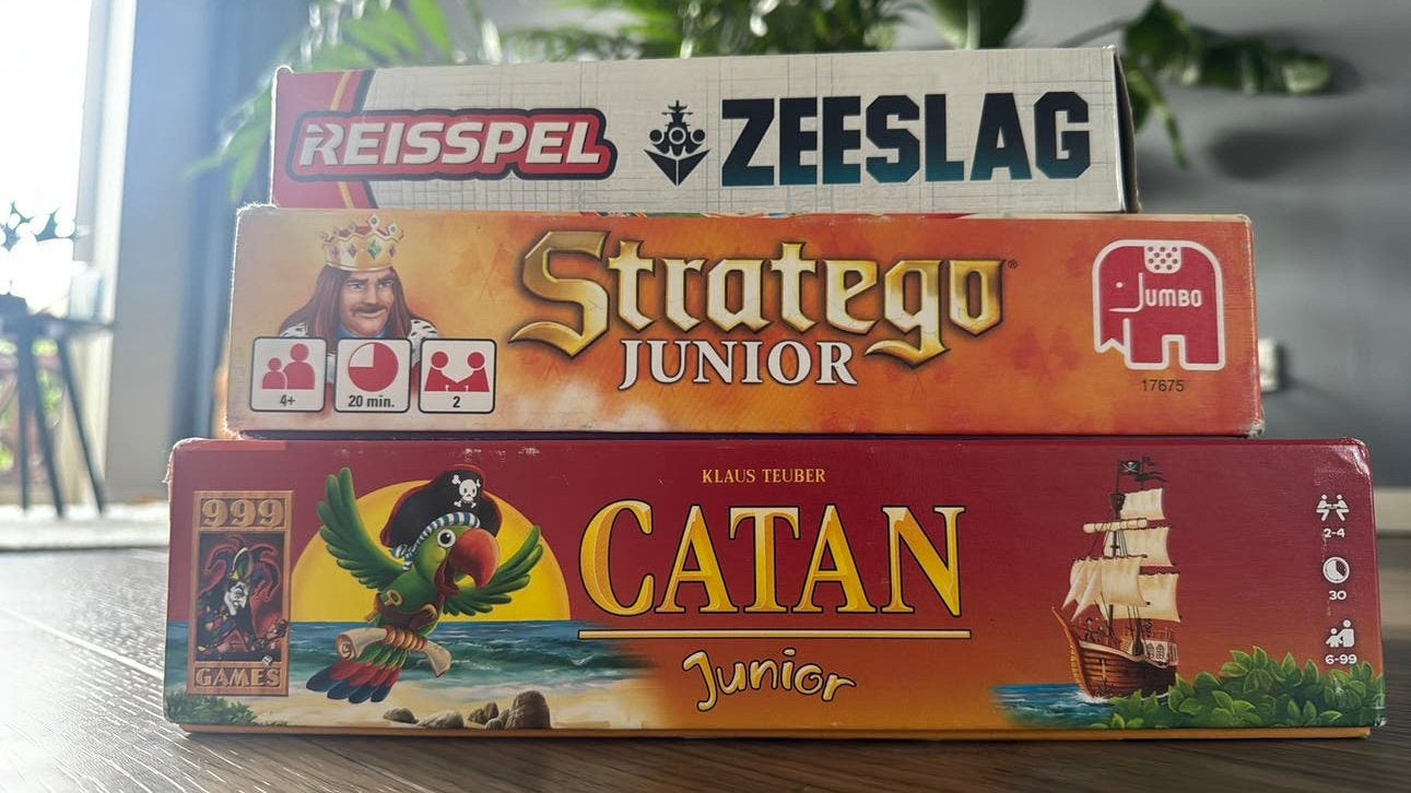 Leuke kindervarianten van Catan en Stratego junior (Zeeslag), Gebruikt, Ophalen of Verzenden, Een of twee spelers, Diverse uitgevers