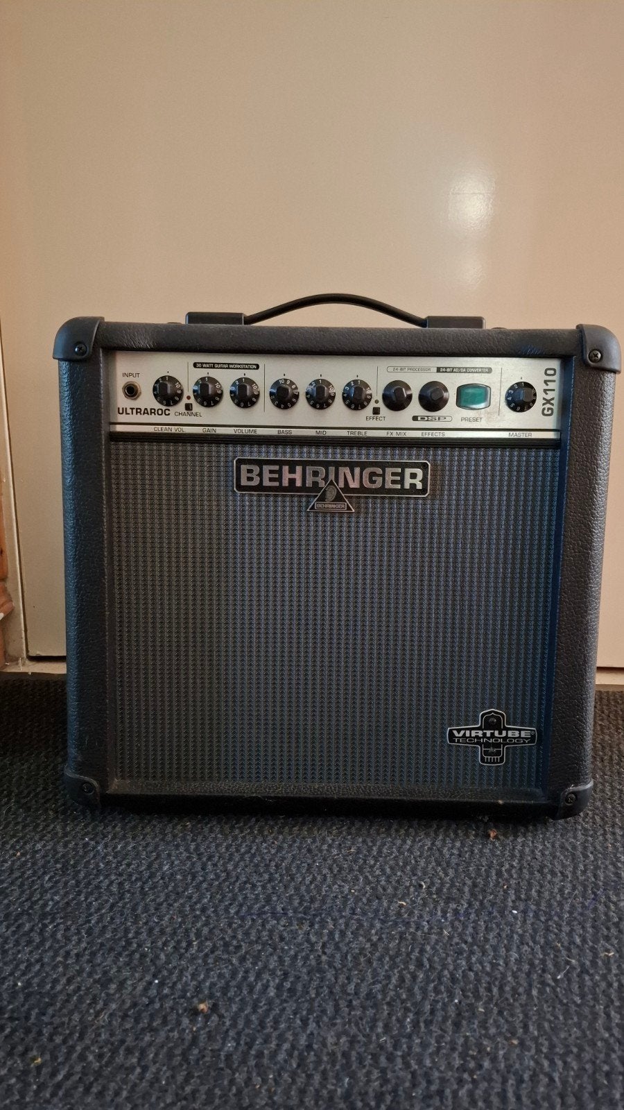 Behringer GX110 Gitaarversterker met voetschakelaar, Ophalen of Verzenden, Gebruikt, Gitaar, Minder dan 50 watt