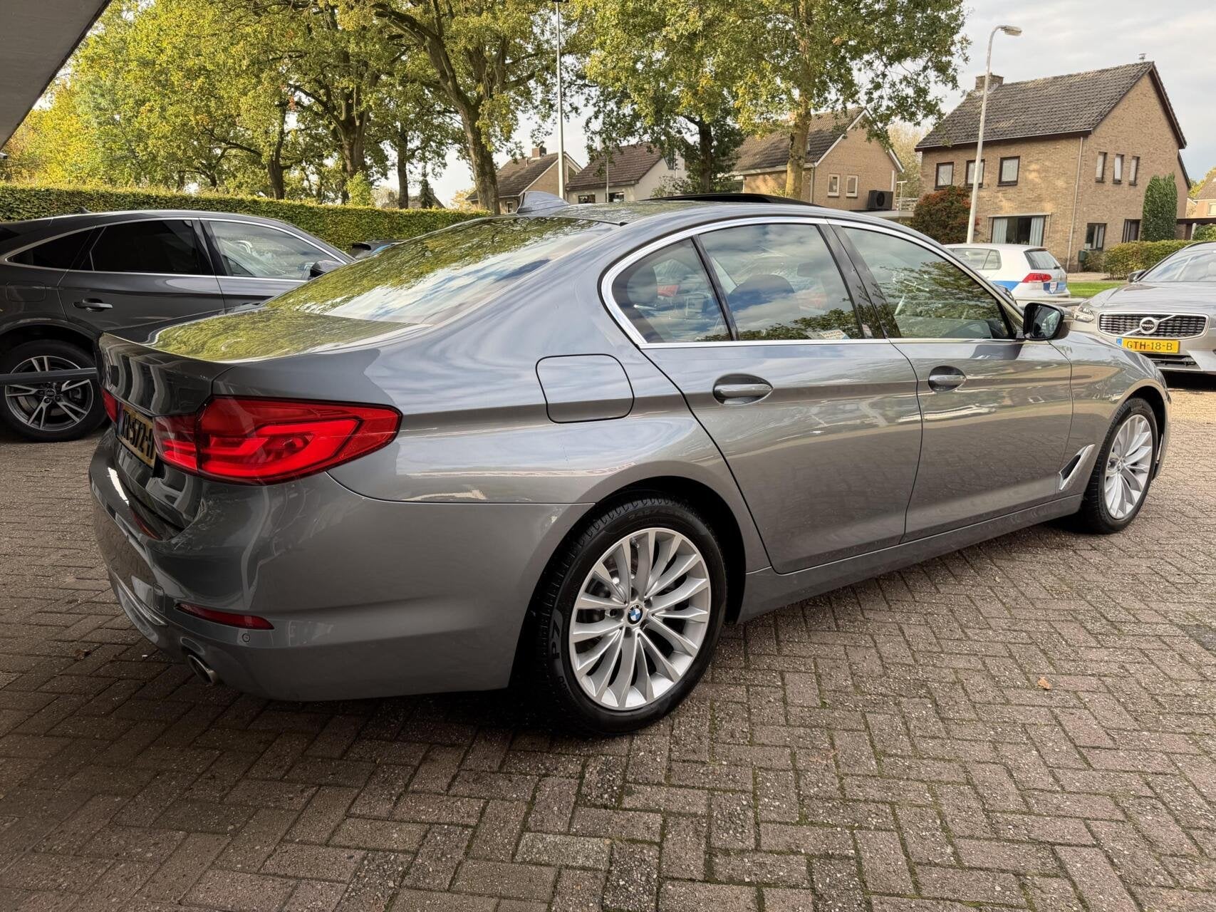 BMW 5-serie 520i Luxury Led, Pano, Digidash, Leer, H/K.., Automaat, 1998 cc, Achterwielaandrijving, Gebruikt