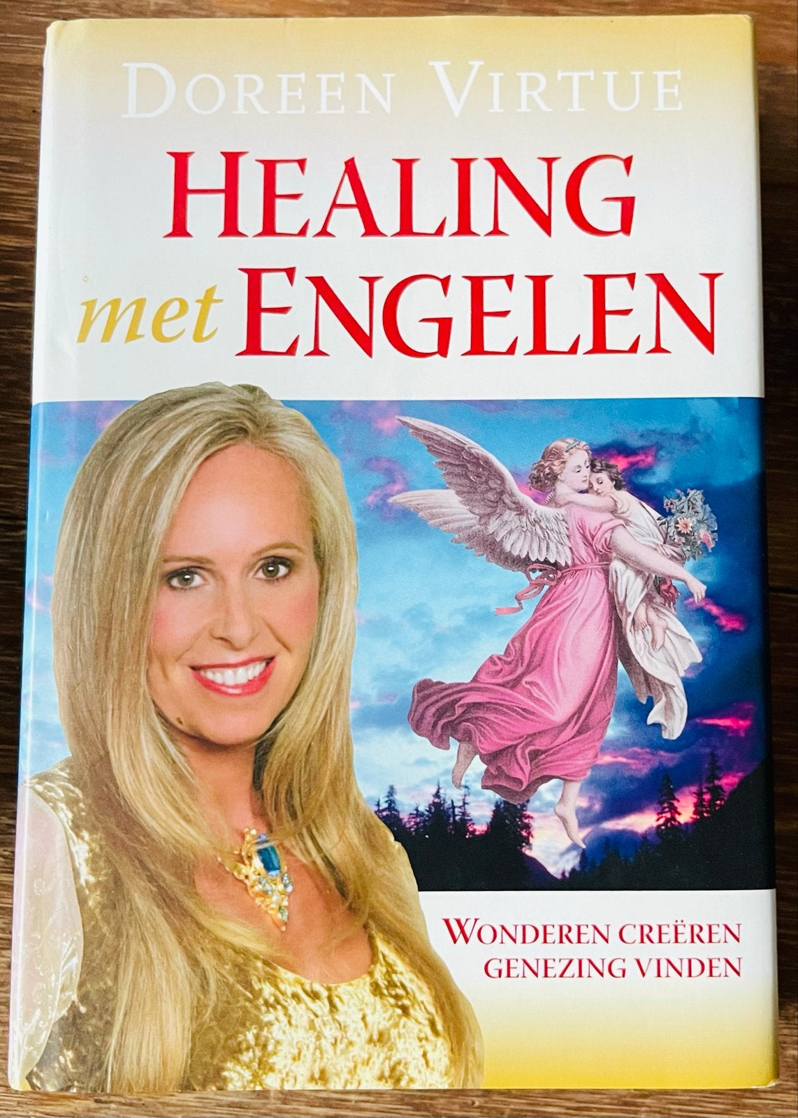 Healing met Engelen - Doreen Virtue, Achtergrond en Informatie, Spiritualiteit algemeen, Ophalen of Verzenden, Zo goed als nieuw