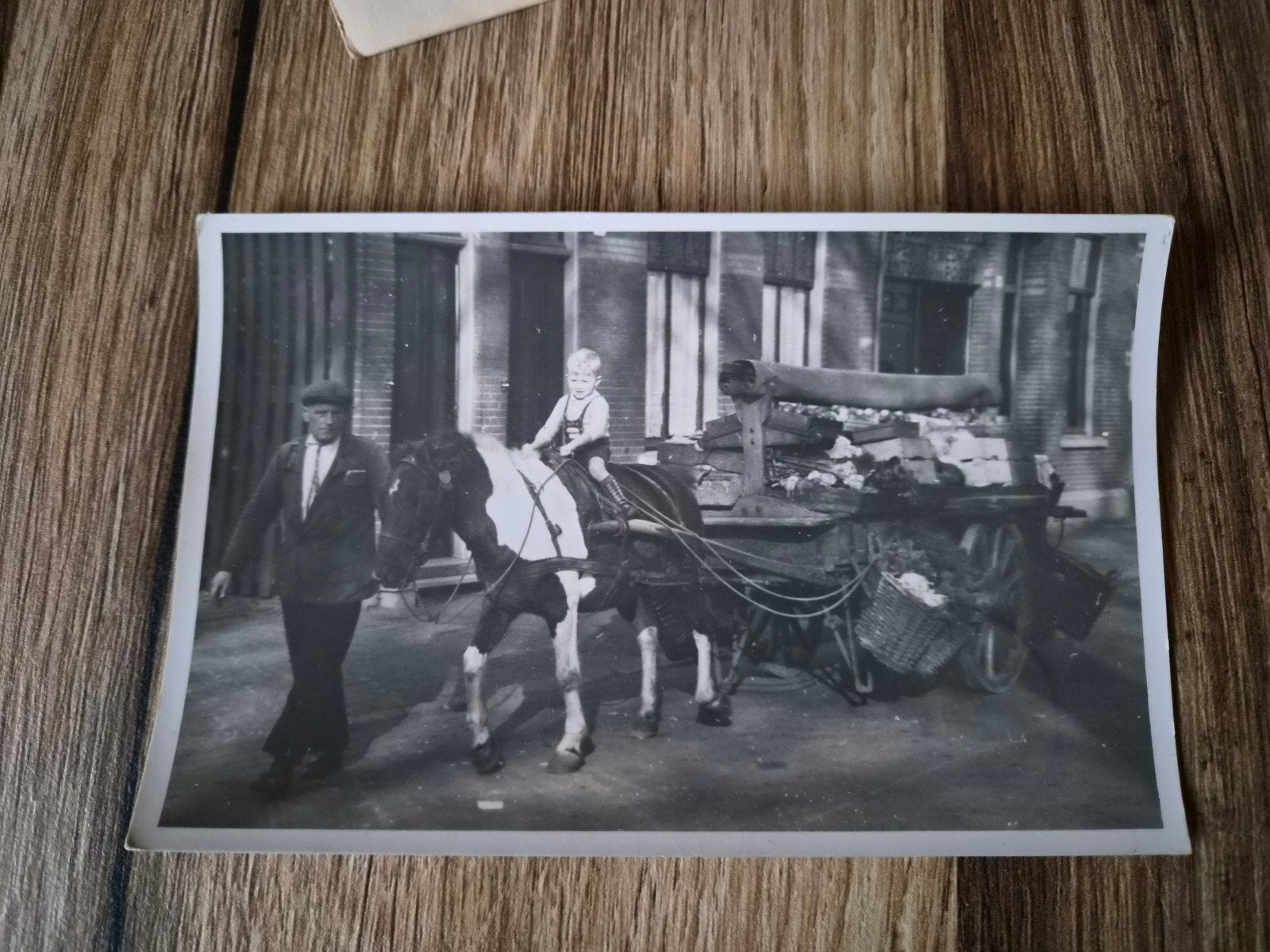 Fotokaart Breda. 1936, groenteboer met paard en wagen, Ophalen of Verzenden, 1920 tot 1940, Gelopen, Noord-Brabant