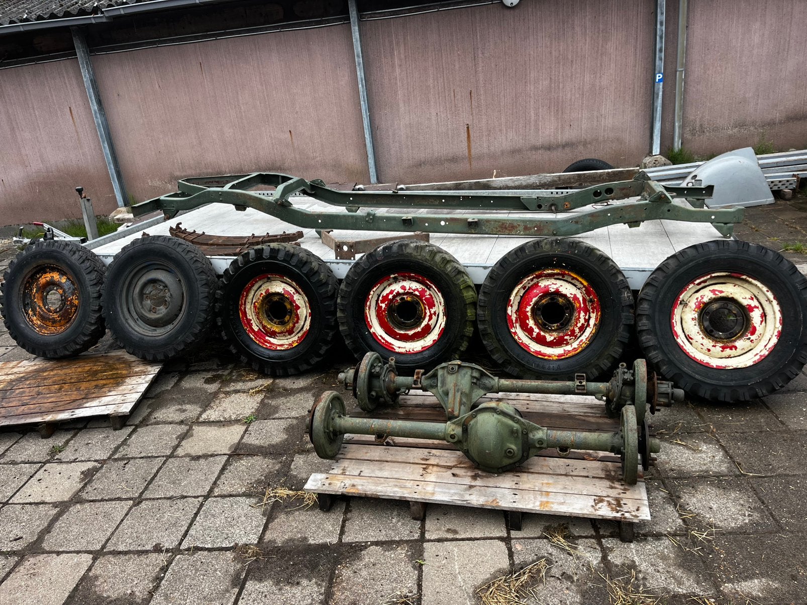 Willy’s Nekaf. M170 chassis ongelast, en diverse onderdelen, Ophalen, Gebruikt