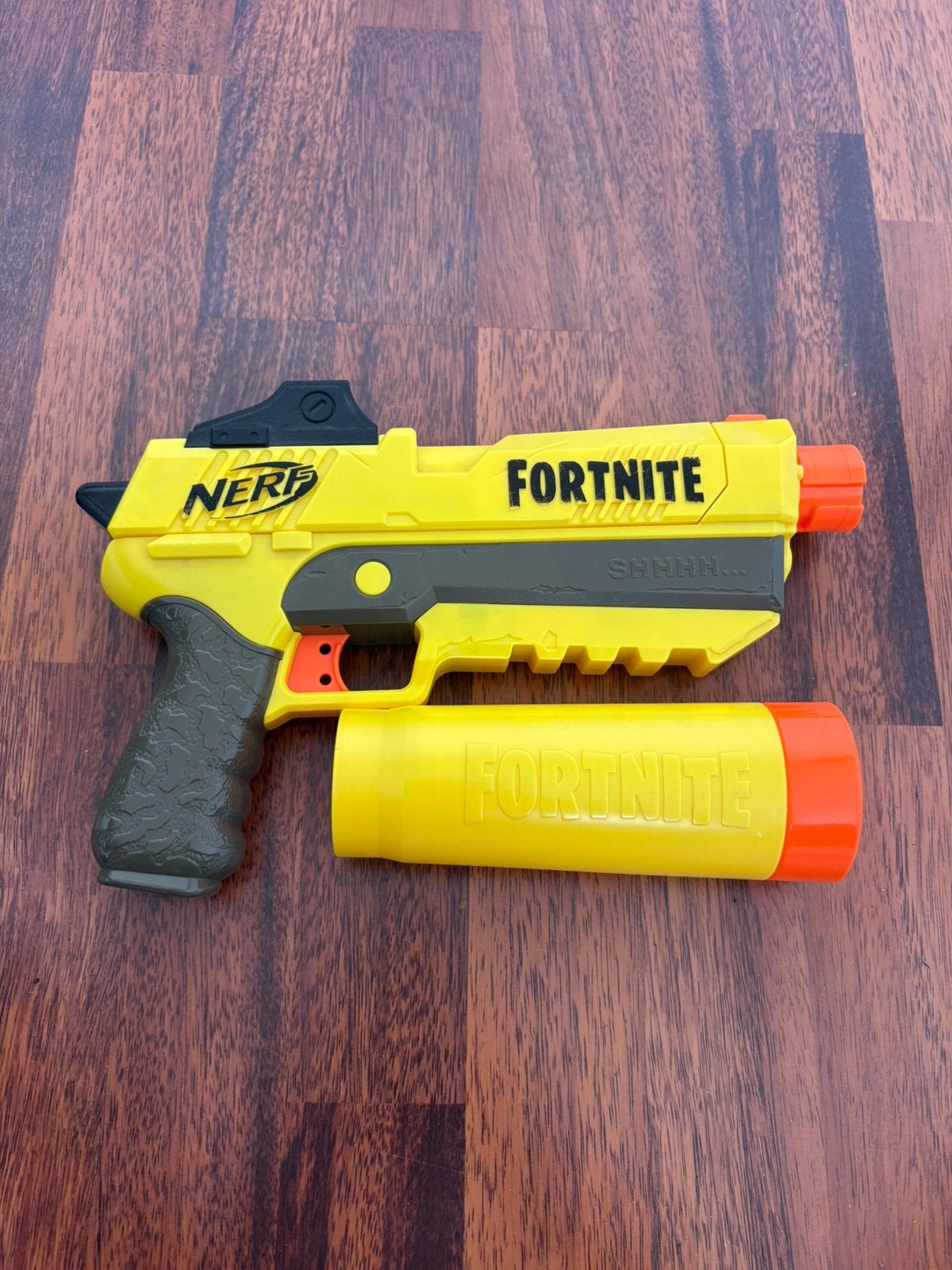 Gele Fortnite Nerf Pistool Inclusief Demper, Ophalen of Verzenden, Gebruikt