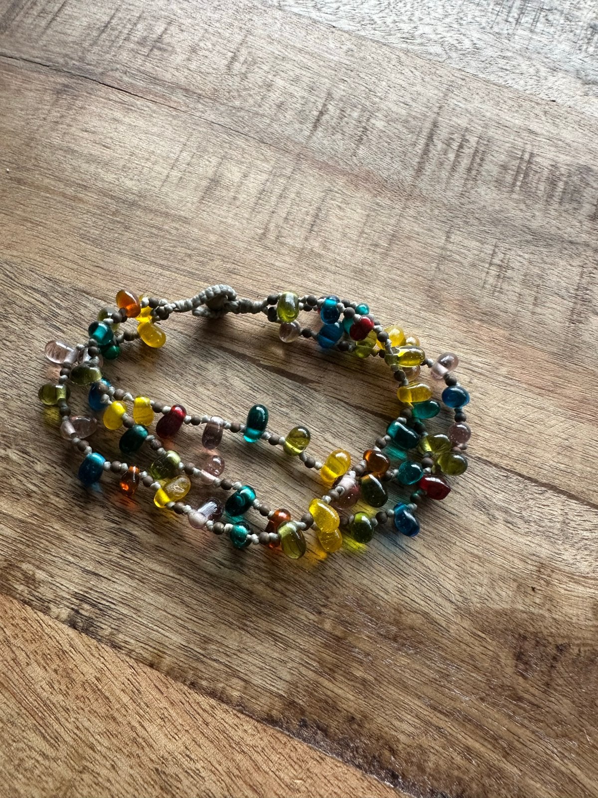 Kleurrijke enkelband met kralen, Ophalen of Verzenden, Zo goed als nieuw, Overige materialen, Met bedels of kralen