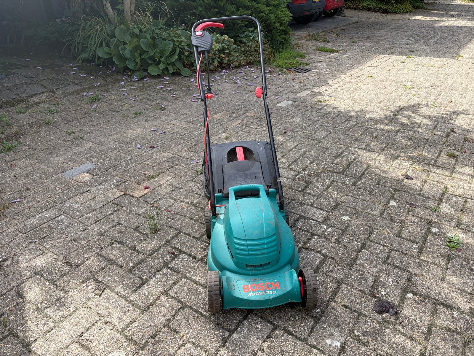 Bosch Rotak 320 Elektrische Grasmaaier - Compact en Krachtig, Ophalen, Cirkelmaaier, Gebruikt, Elektrische grasmaaier
