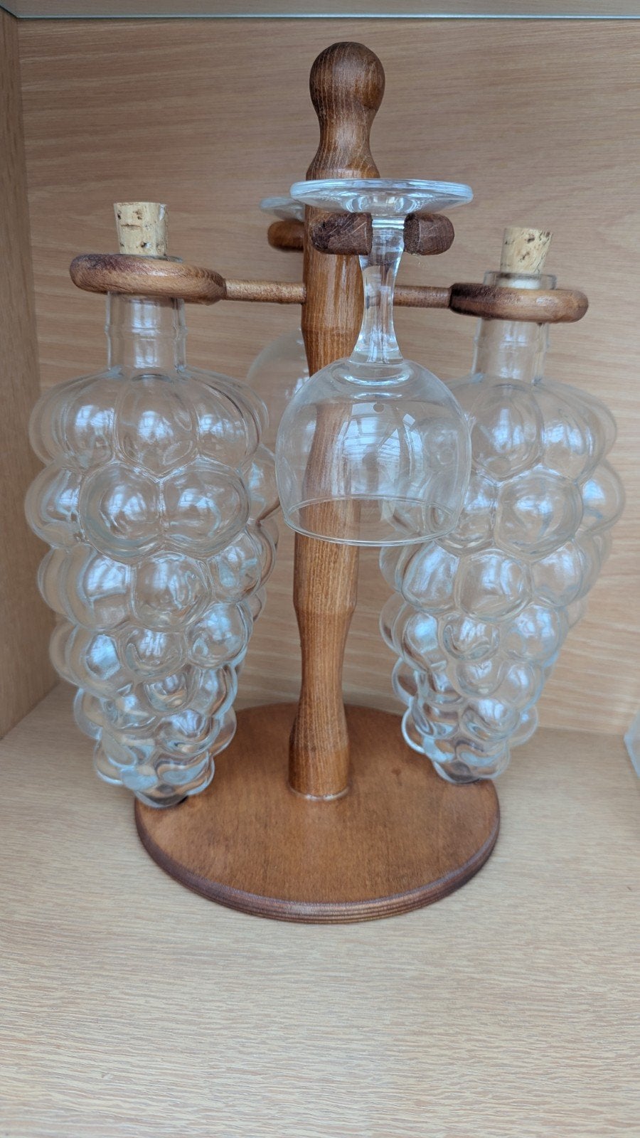 Wijnkaraf set met druiventrossen en houten houder, Ophalen, Gebruikt, Met patroon/structuur, Transparant
