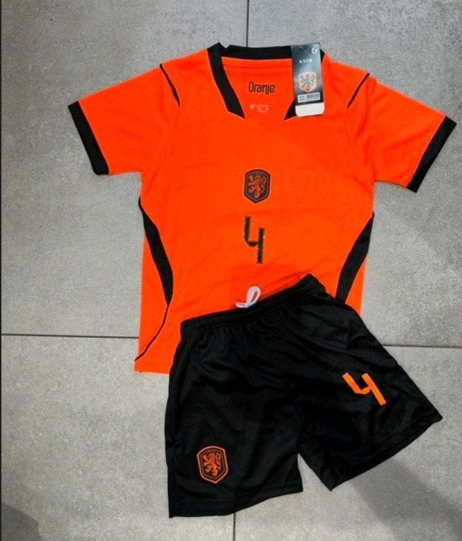 Oranje voetbaltenue Virgil van Dijk, Ophalen of Verzenden, Nieuw, Set