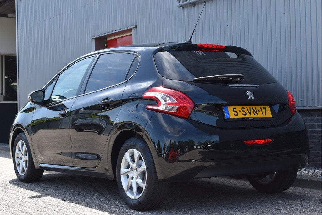 Peugeot 208 1.2 VTi Oxygo NL-auto, Cruise, Climatronic, PDC,, Voorwielaandrijving, Euro 5, Stof, Gebruikt