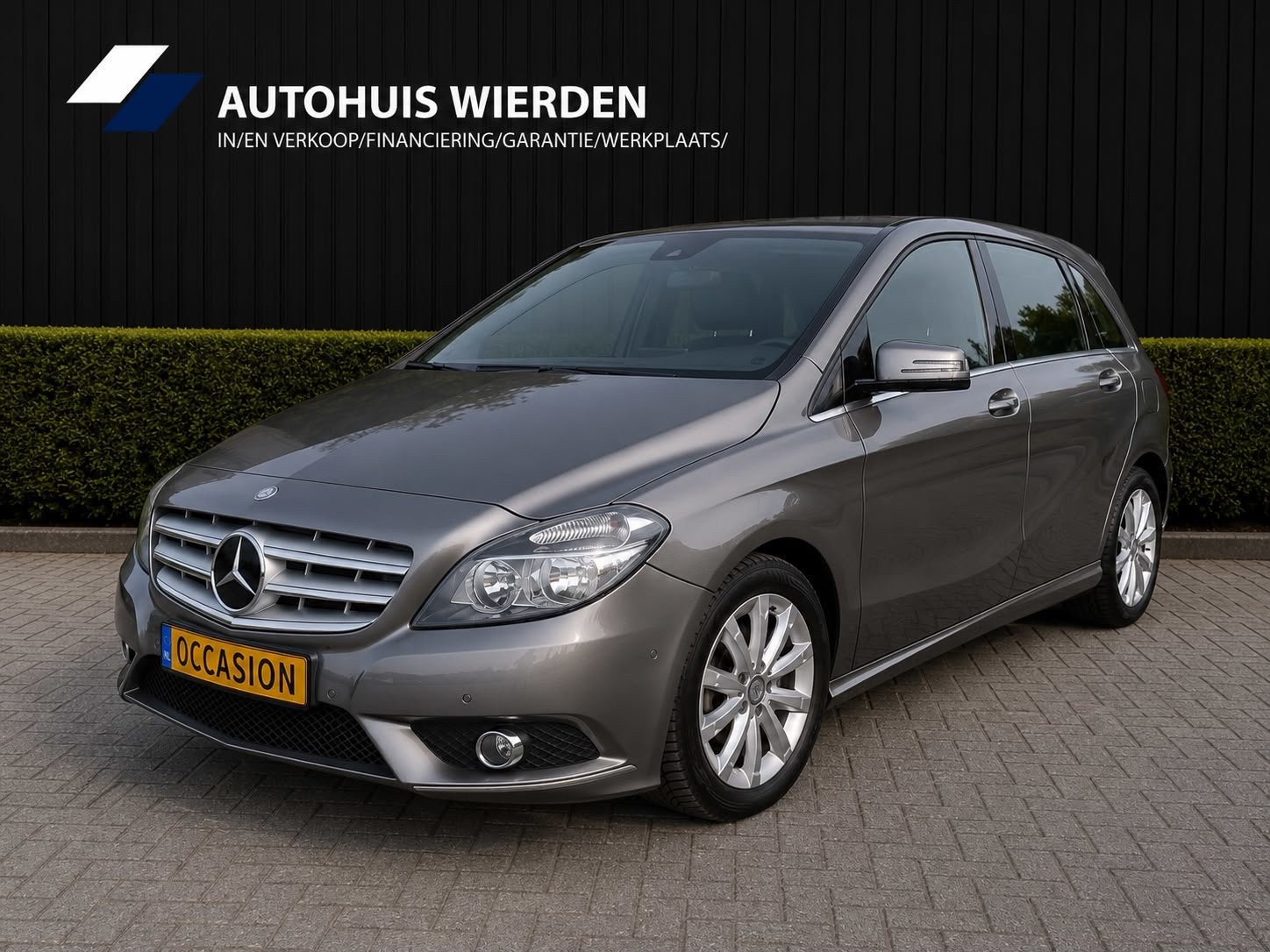 Mercedes-Benz B-klasse 180 Ambition Autom/Navi/Stoelverw/Cru, Auto's, Euro 5, Gebruikt, Zwart, 4 cilinders
