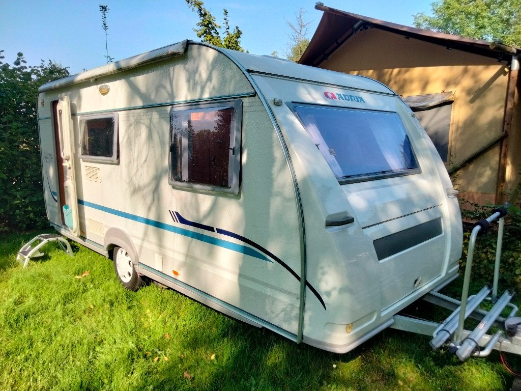 Adria Adora 482 PS 2009 | Vol autom. mover  | 4 fietsen, Kachel, Rondzit, Dwarsbed, Particulier