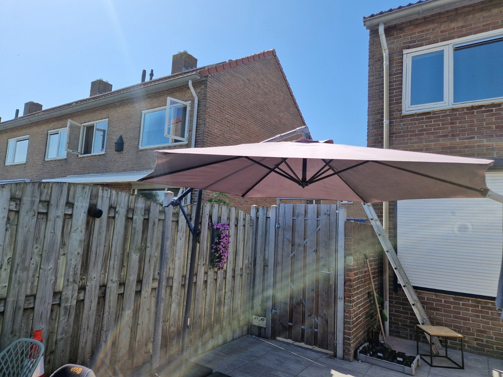 Zweefparasol 285 cm met nieuwe parasolvoet tegels, Tuin en Terras, Parasols, Gebruikt, Zweefparasol, 2 tot 3 meter, Ophalen