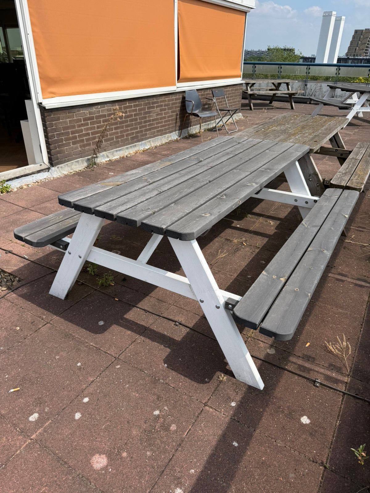 Picknicktafel 180 cm grijs/wit hout – 2 stuks beschikbaar, Tuin en Terras, Picknicktafels, Ophalen, Zo goed als nieuw, Rechthoekig