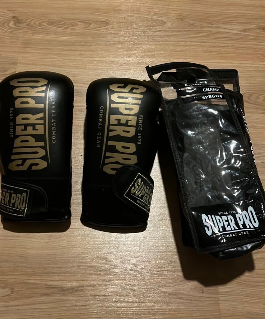 Superpro 16 oz Bokshandschoenen + Scheenbeschermers, Sport en Fitness, Overige, Vechtsportmateriaal, Zo goed als nieuw, Maat M