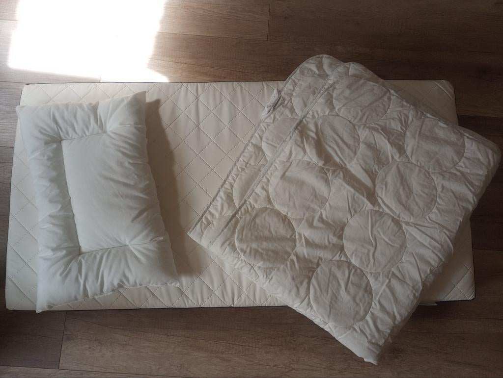 Multicare ademend matras 60 x 120 plus kussen en donsdek, Zo goed als nieuw, Matras, Eenpersoons, 70 cm of minder