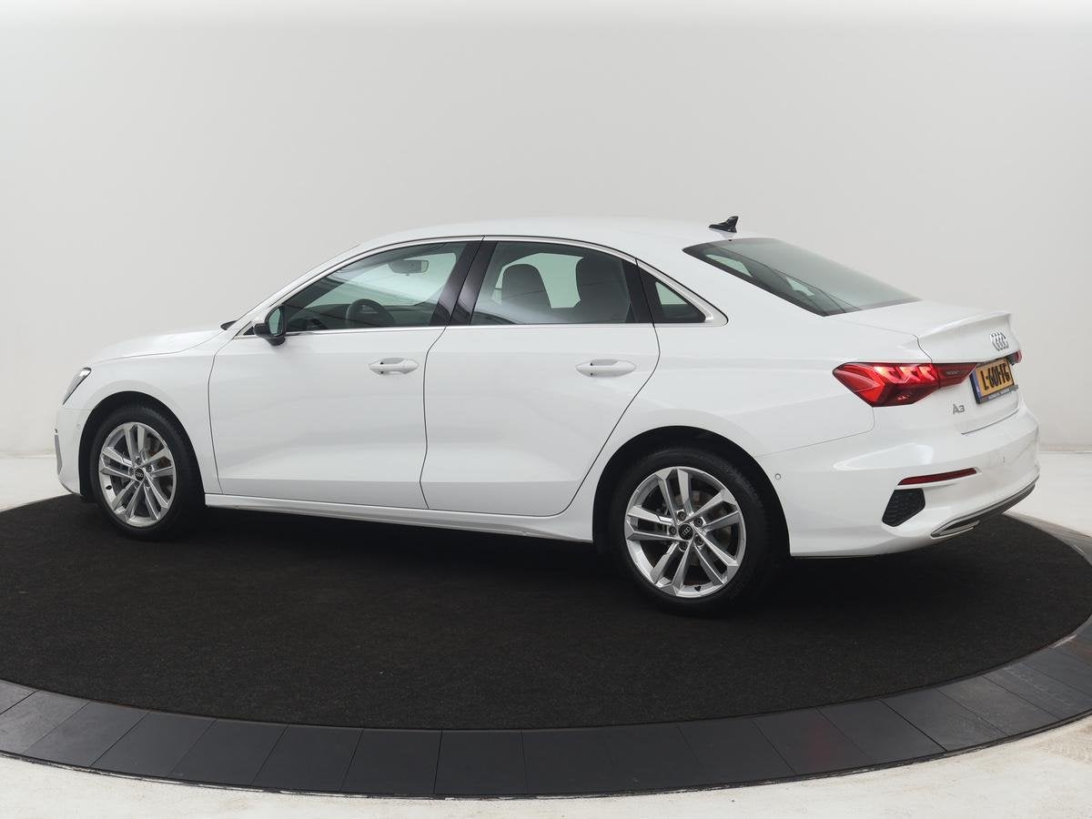 Audi A3 Limousine 35 TFSI S edition | Camera | Park assist |, Auto's, 4 cilinders, 150 pk, Leder en Stof, Wit