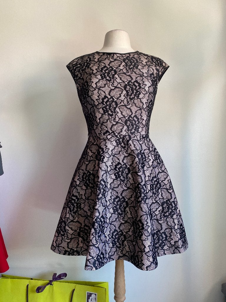 Ted Baker jurk zwart kant maat 38, Maat 38/40 (M), Meerkleurig, Ophalen of Verzenden, Zo goed als nieuw