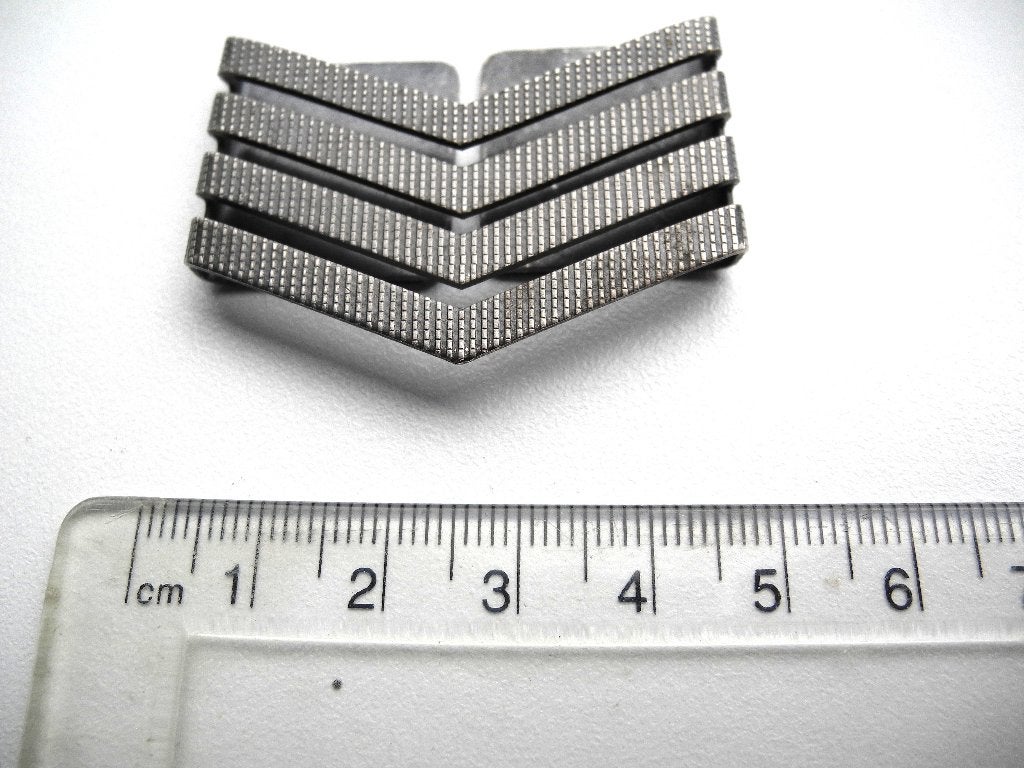 Metalen rangonderscheidingsteken 4 V Douane, Ophalen of Verzenden, Overige soorten, Nederland, Overige typen