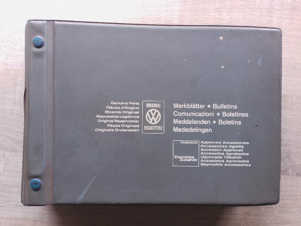 Zeer zeldzame oude V.A.G dealer onderdelenboek actiemodellen, Ophalen of Verzenden, Gelezen, Volkswagen