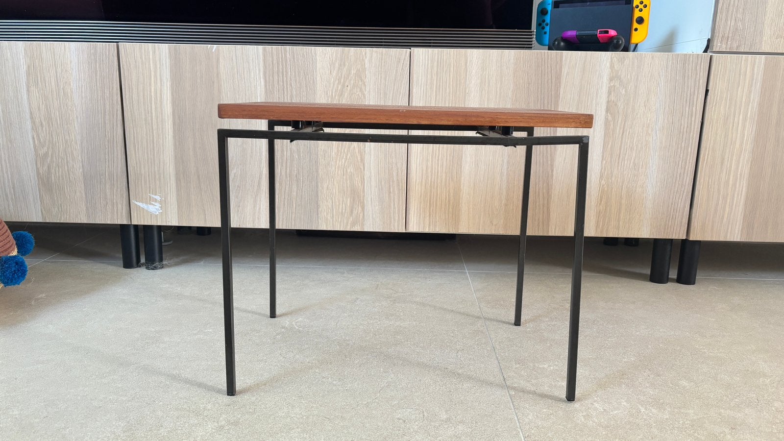 Vintage jaren 60 a 70 Pastoe bijzettafel opnieuw gebeitst, Ophalen, Minder dan 45 cm, Minder dan 55 cm, Gebruikt