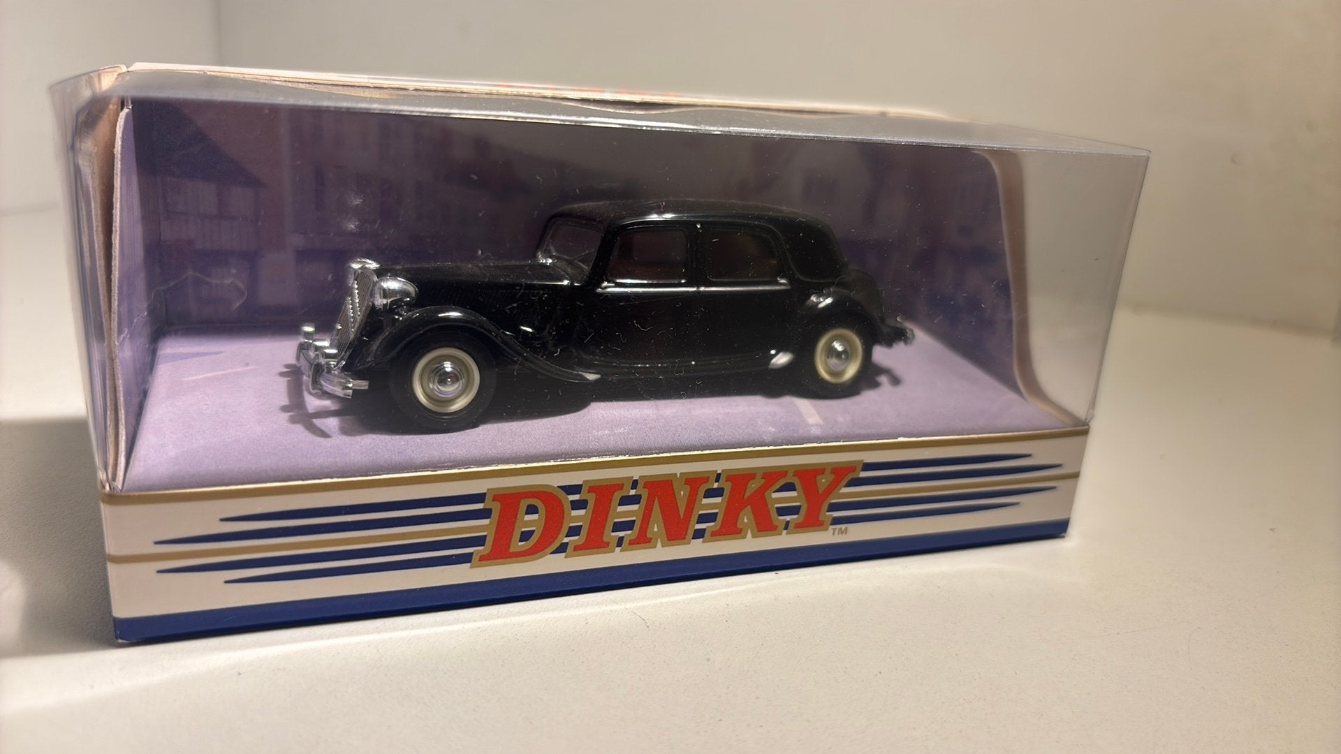 Citroen 15 cv 1952 dinky matchbox 1.43