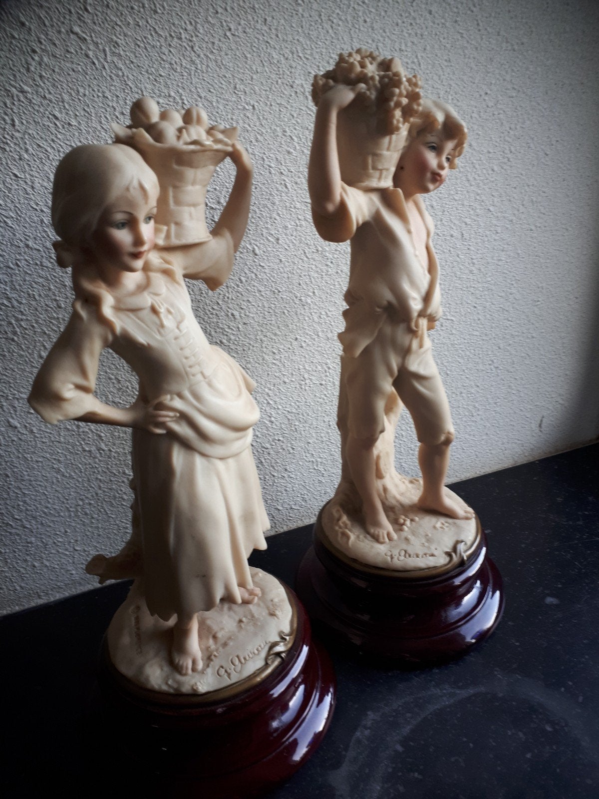 2 figuren (jongen/meisje)Van porselein, Ophalen of Verzenden, Zo goed als nieuw, Mens
