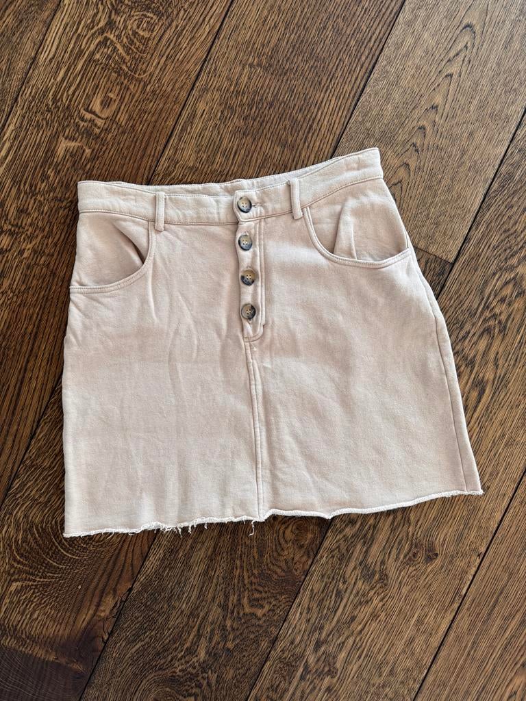 Leuke beige rok met knoopjes | Stradivarius | Maat M, Maat 38/40 (M), Beige, Ophalen of Verzenden, Zo goed als nieuw