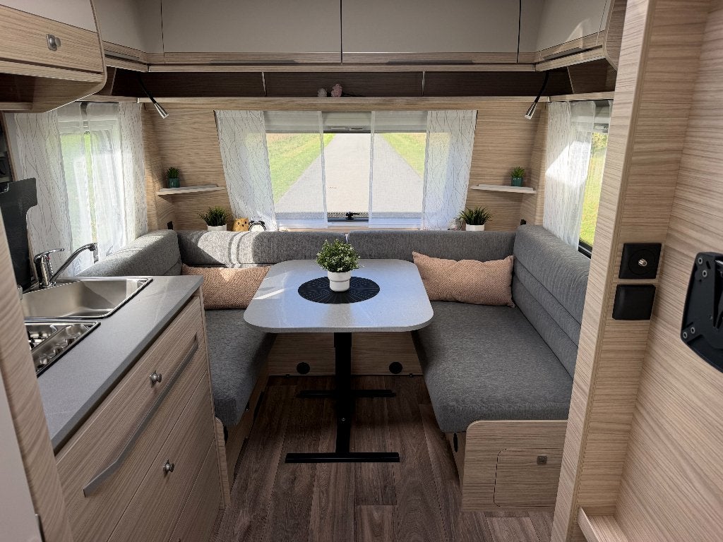 KOOPJE Fendt Bianco 495SG, Nieuw model 2027, 2 Enkele bedden, Caravans en Kamperen, Mover, Rondzit, Particulier, Tot en met 4