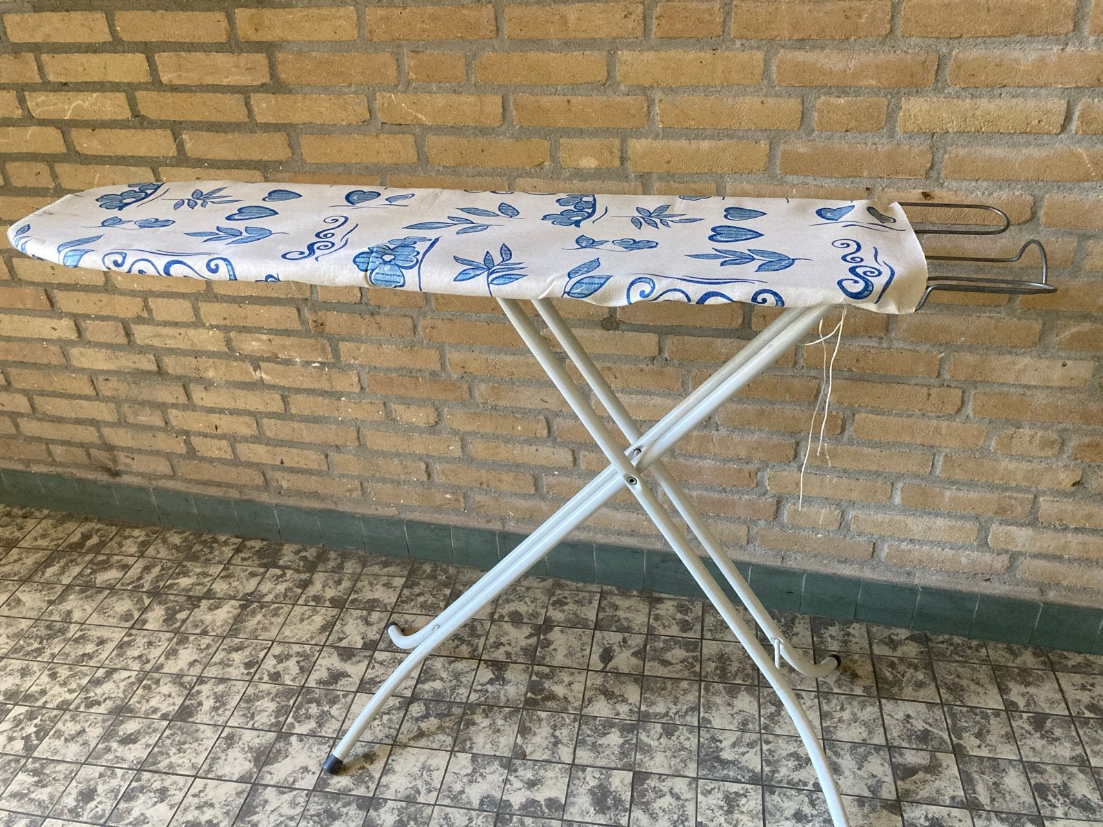 Strijkplank met blauw-wit patroon, Ophalen, Gebruikt