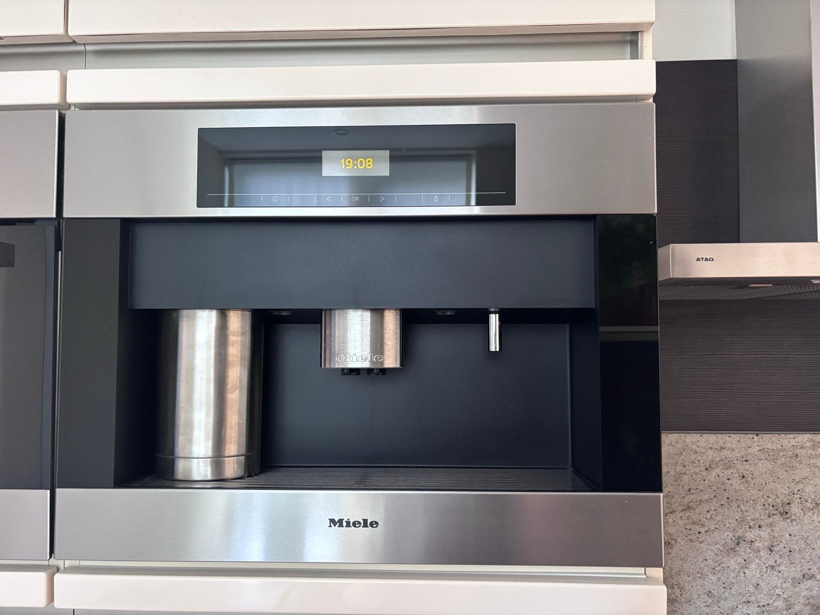 Miele inbouw koffiemachine  CVA 5065 (bieden vanaf €350,-), Ophalen, 10 kopjes of meer, Koffiemachine, Koffiebonen