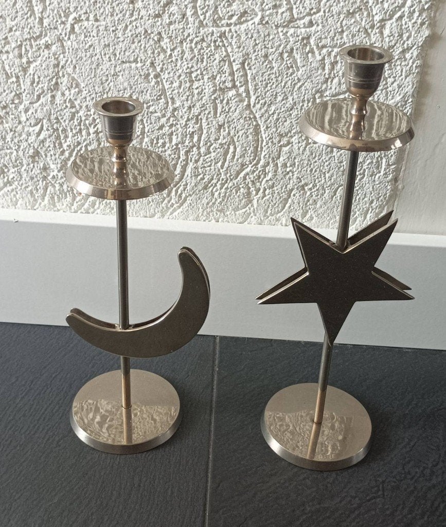 Set van 2 metalen zilverkleurige kandelaars: maan en ster, Huis en Inrichting, Woonaccessoires | Kandelaars en Kaarsen, Gebruikt