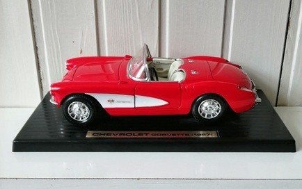 Model auto van metaal Chevrolet Corvette 1957 (schaal 1:18), Ophalen of Verzenden, Nieuw, Auto, Overige merken