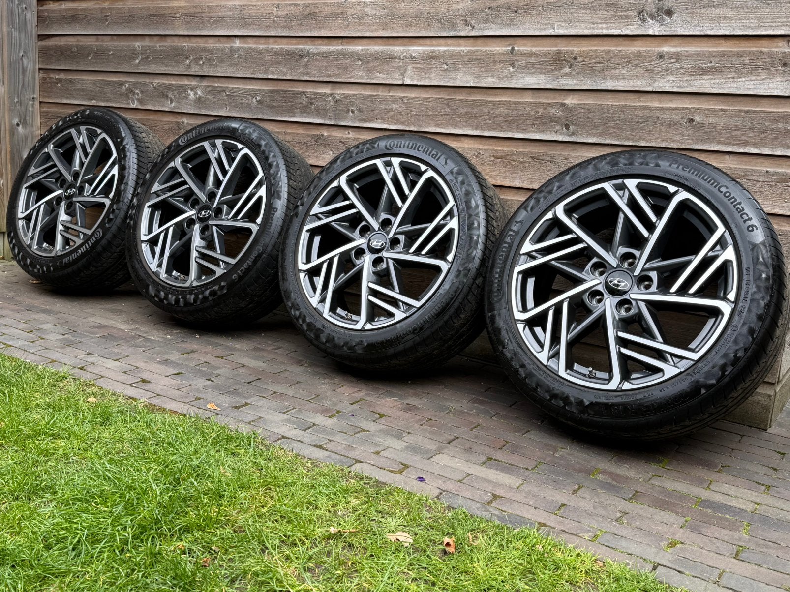 Orig Hyundai Kona N Line 18 inch velgen + zomerbanden, Auto-onderdelen, 18 inch, Gebruikt, Banden en Velgen, Ophalen of Verzenden