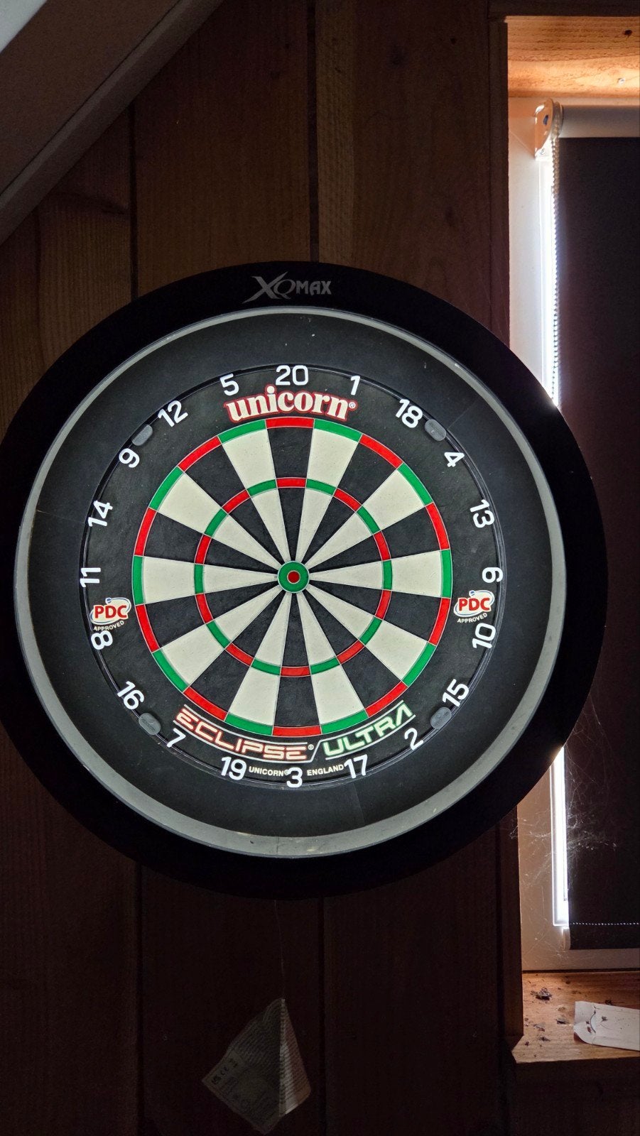 Dartbord met pijlen - Unicorn Eclipse Ultra, Sport en Fitness, Darts, Ophalen, Gebruikt, Dartbord met pijlen
