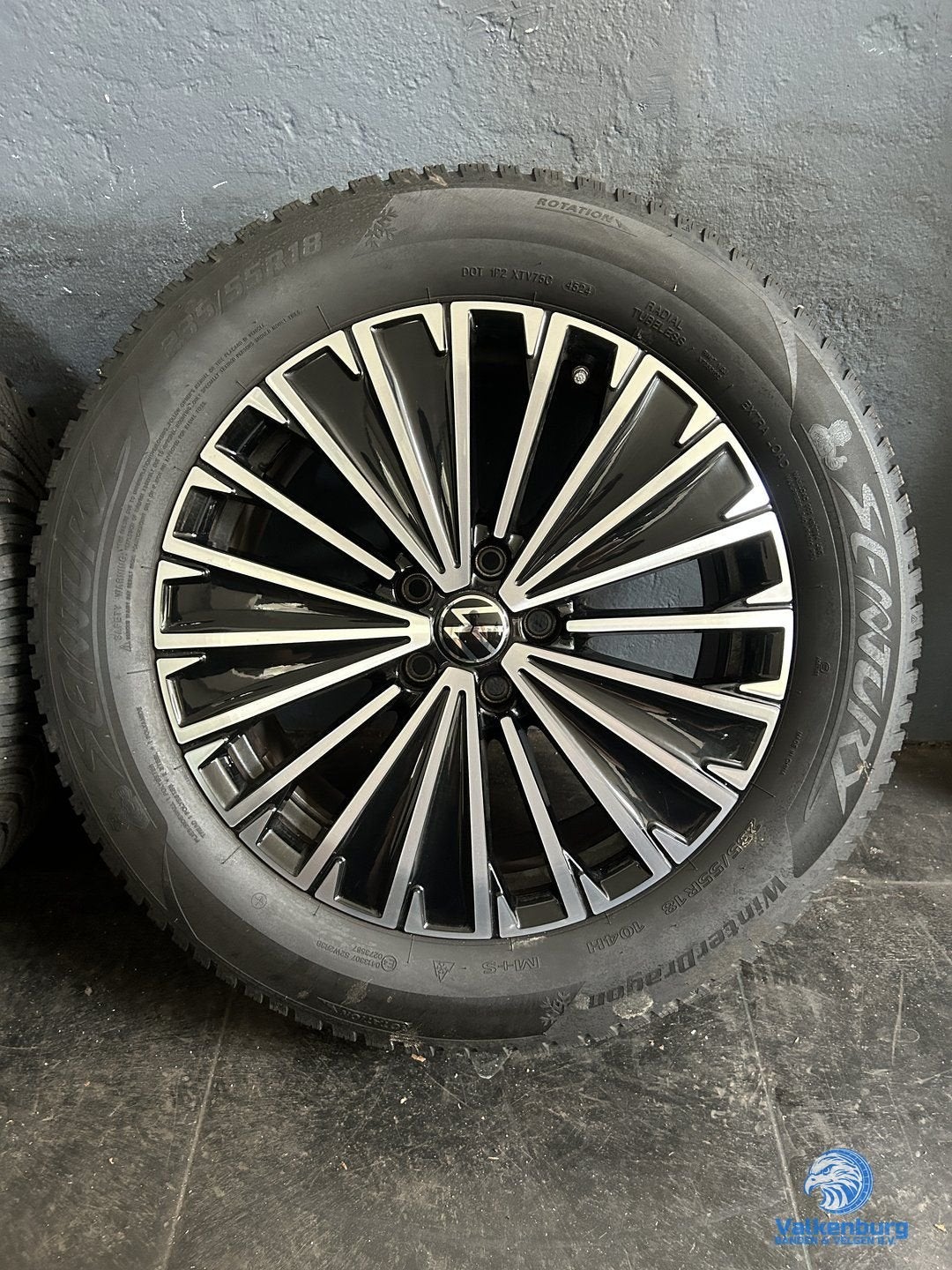 8mm! Originele VW Tiguan III CT1 Napoli 18 inch velgen TPMS, 18 inch, Gebruikt, -, -