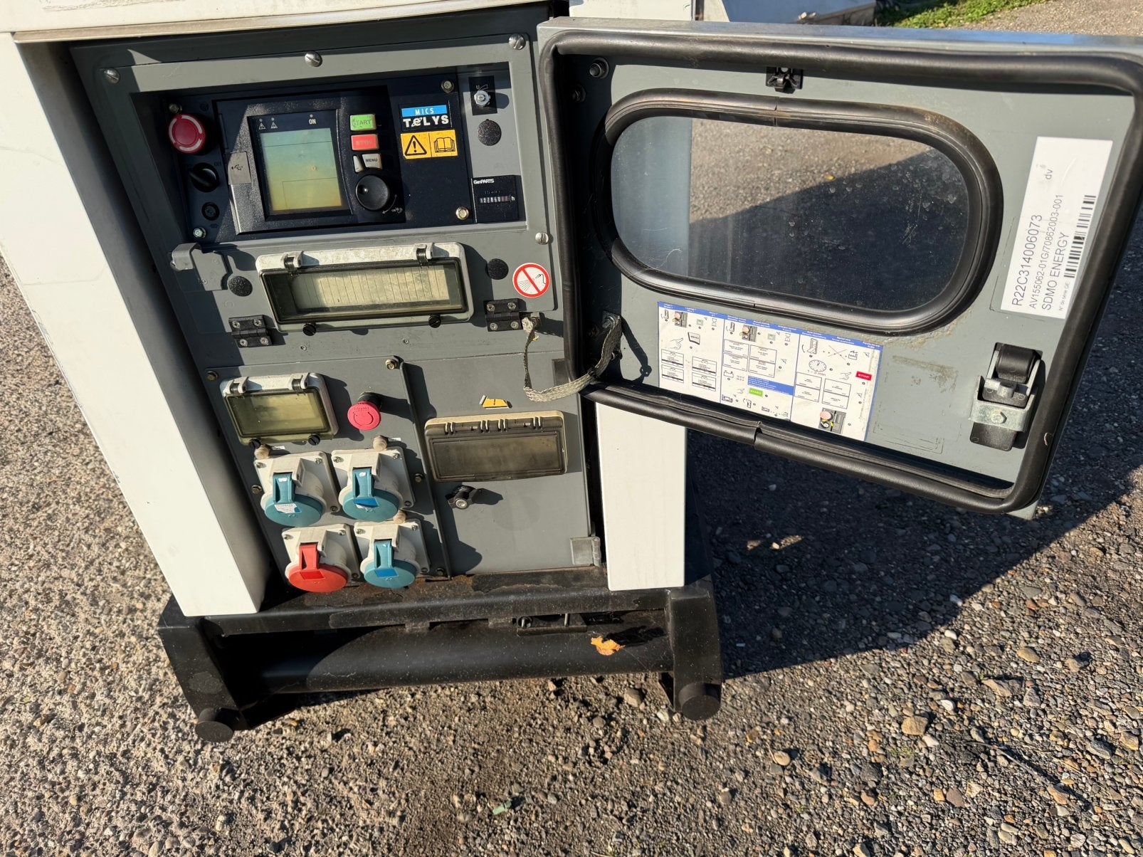 20 KVA aggregaat 230/400Volt SDMO R22 Mitsubishi generator, Ophalen, Gebruikt, 10 tot 30 kVA, Elektrisch startend