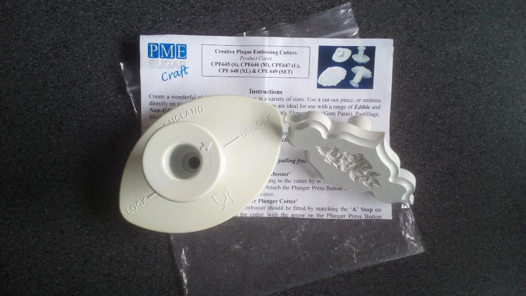 Plunger cutters Creative Plaque Rose & duiven, Ophalen of Verzenden, Nieuw, Taarten of Cupcakes, Bakvorm