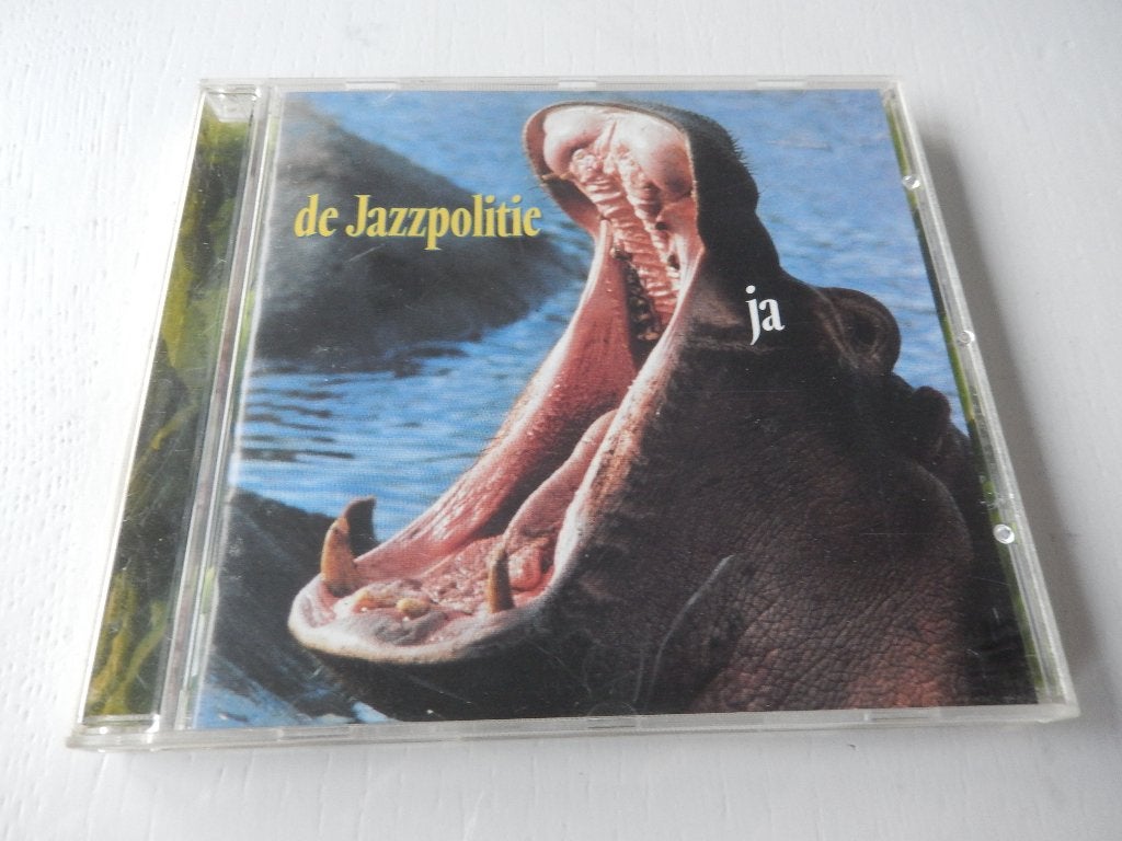 CD De Jazzpolitie - Ja, Verzenden, Zo goed als nieuw, Levenslied of Smartlap