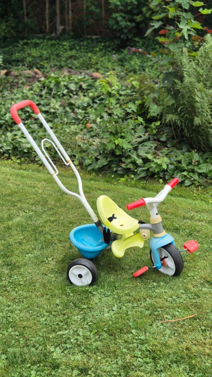 Gratis. Driewieler met duwstang., Ophalen, Gebruikt, Duwstang