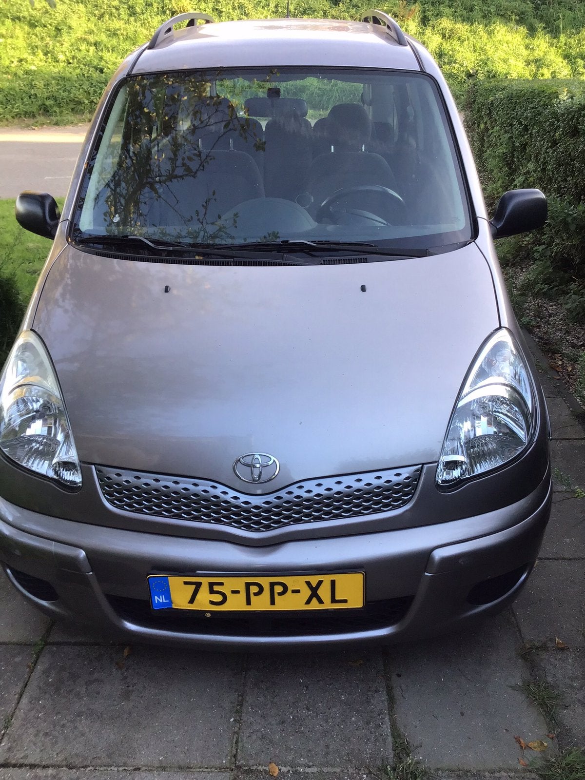 Toyota Yaris Verso 1.3 16V Vvt-i Linea SOL AUT 2004 Grijs