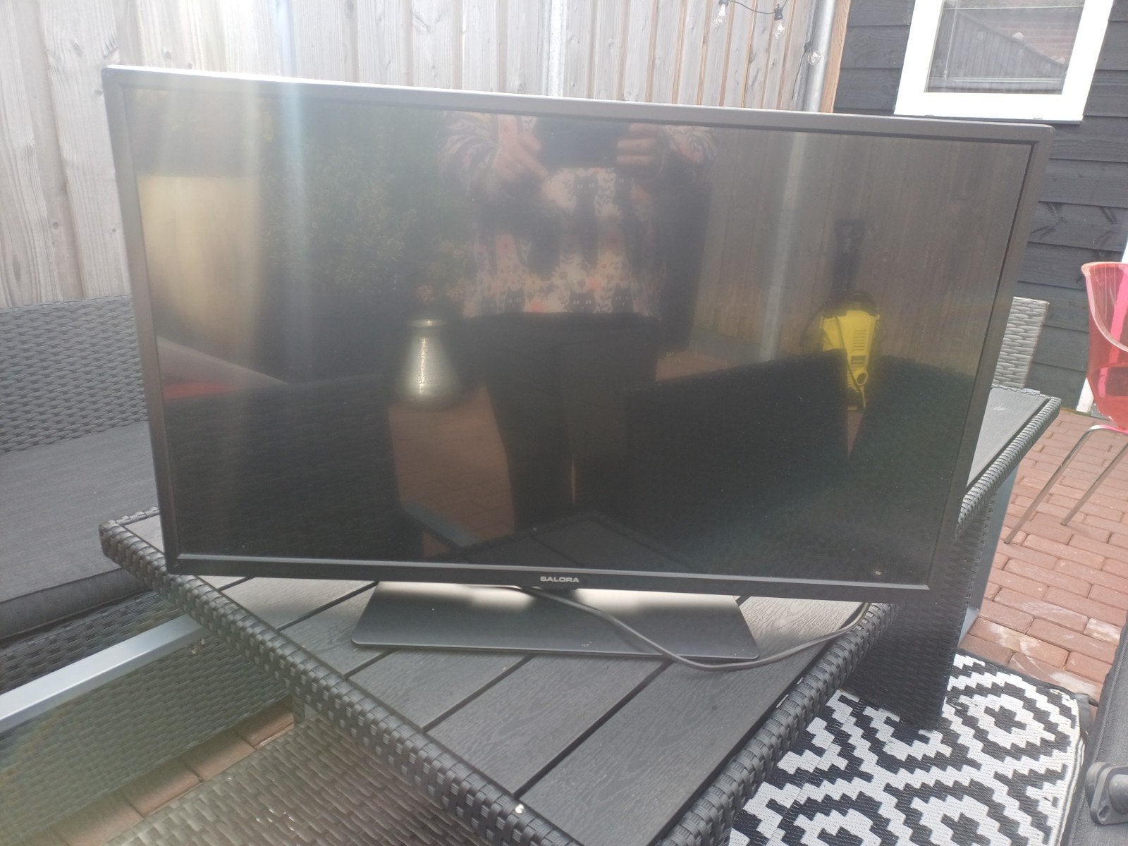 Salora 32 inch Smart TV met Netflix en afstandsbediening, Overige merken, Zo goed als nieuw, Smart TV, 80 tot 100 cm
