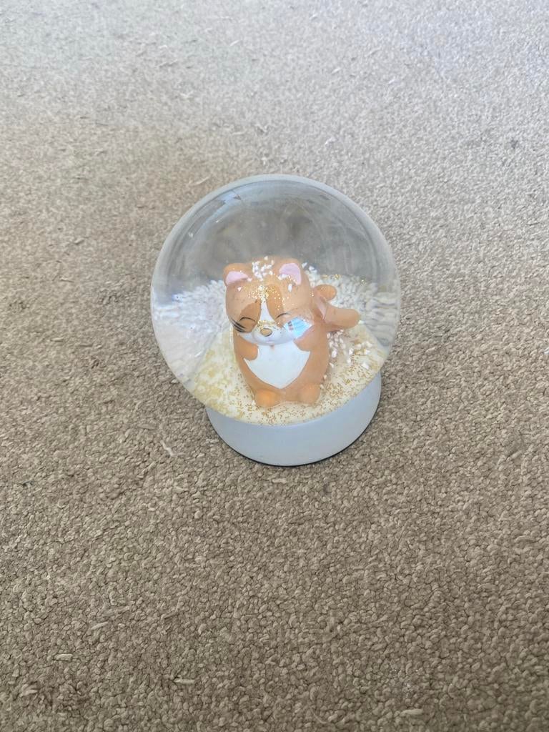 Schattige Sneeuwbol met Slapende Hamster, Meerkleurig, Overige stijlen, Ophalen of Verzenden, Zo goed als nieuw