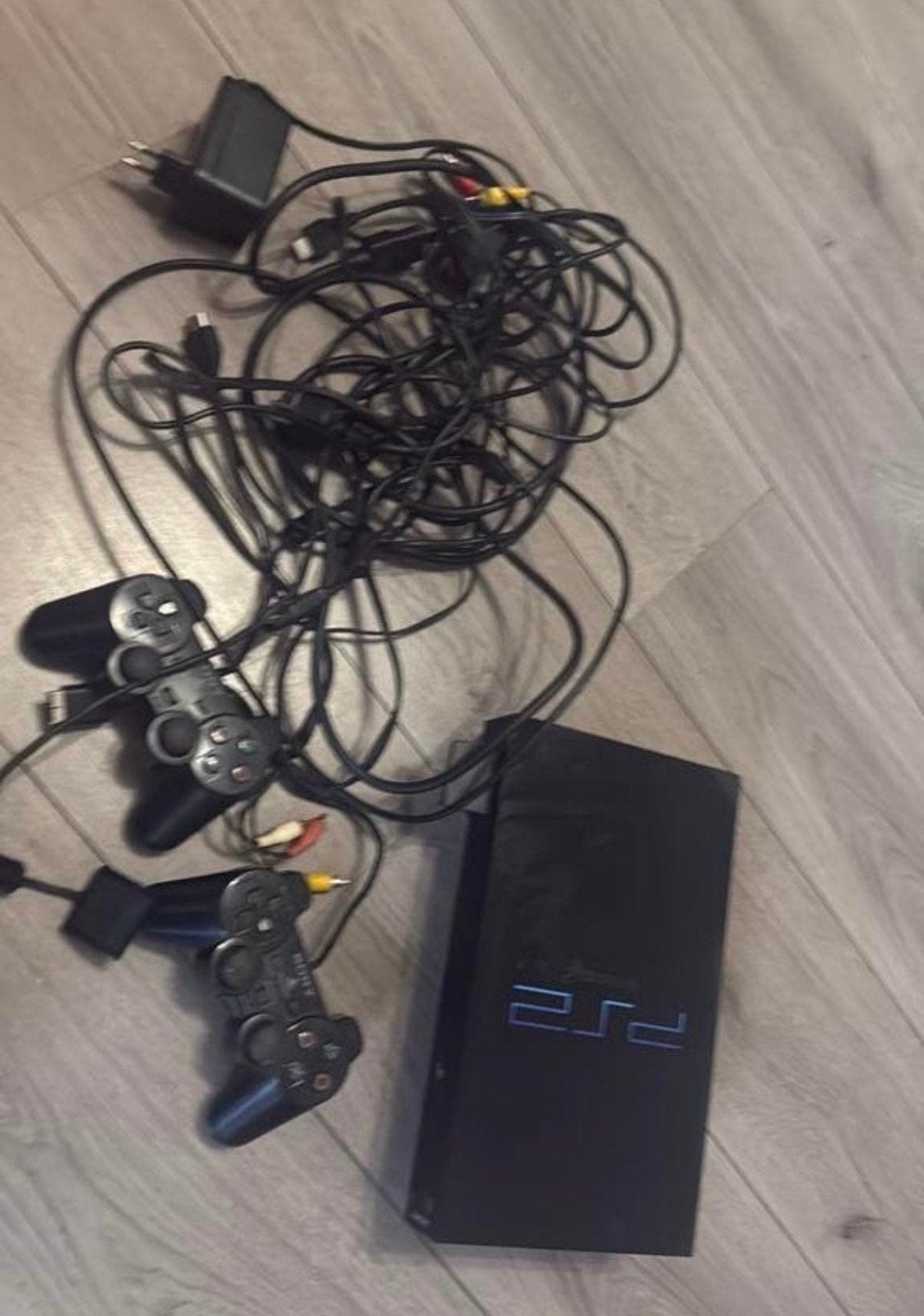 Sony PlayStation 2 Slim met 2 controllers en kabels, Spelcomputers en Games, Spelcomputers | Sony PlayStation 2, Gebruikt, Verzenden