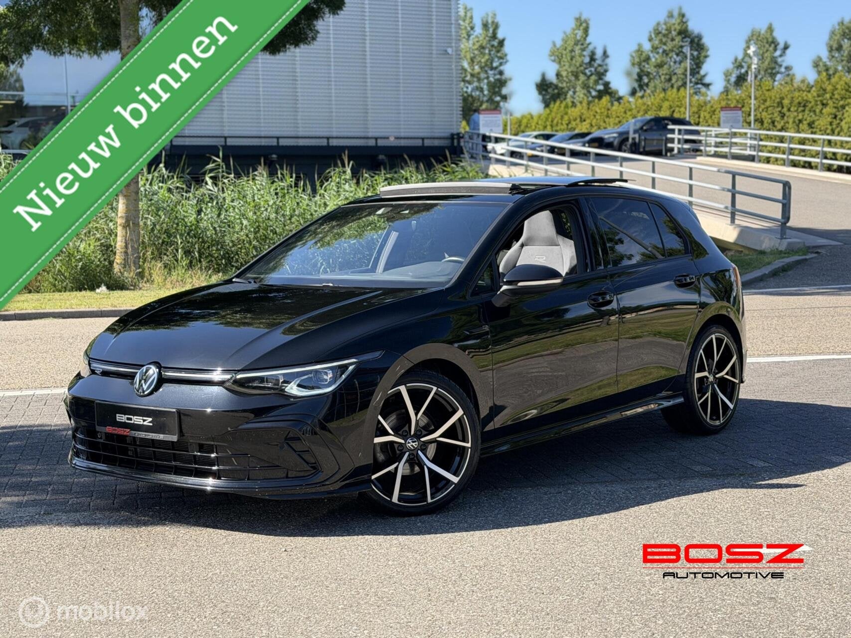 Volkswagen Golf 8 1.5 eTSI 3x R-Line DSG PANO IQ SFEER BLACK, 1498 cc, 4 cilinders, Alcantara, Zwart